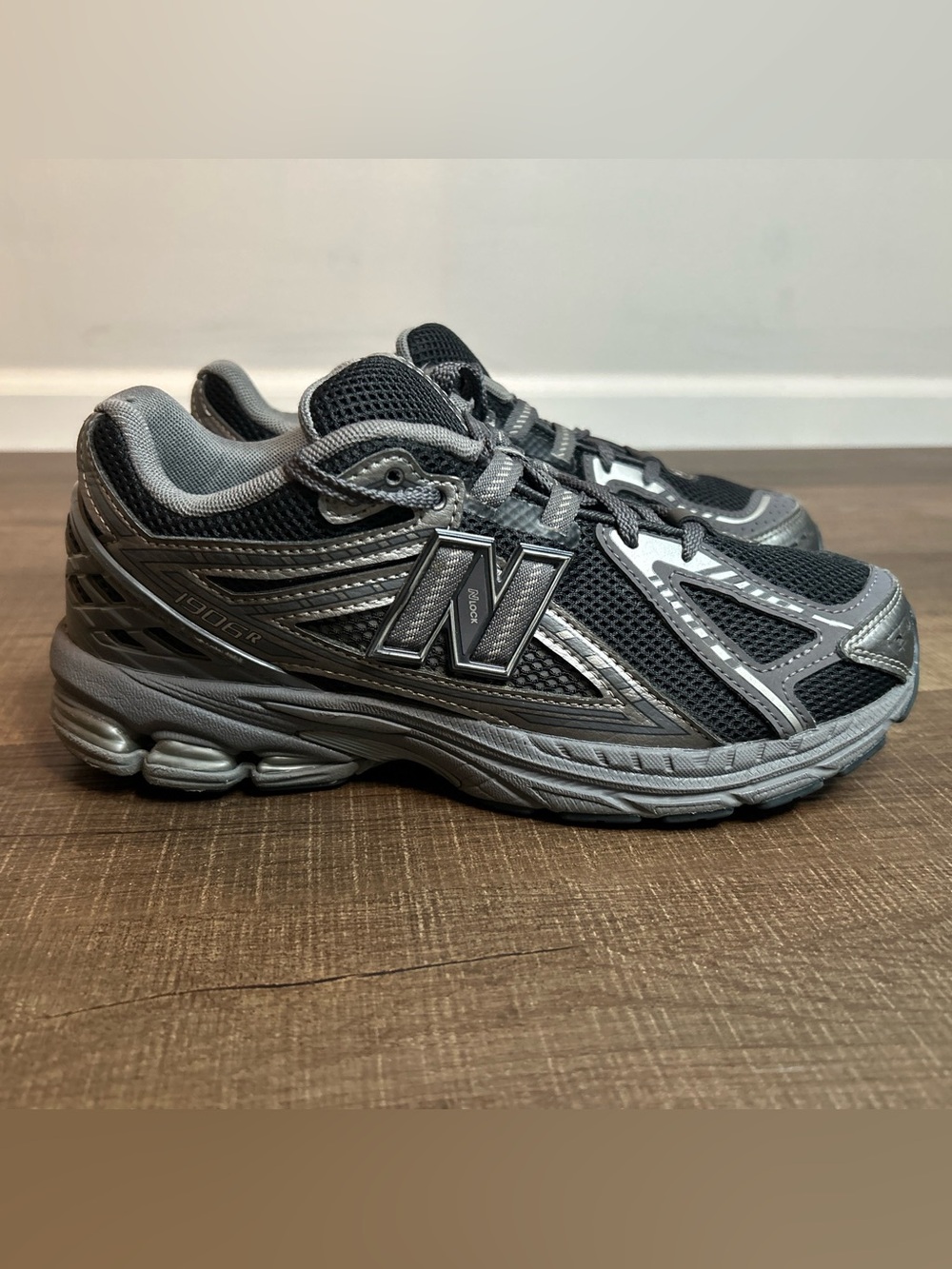 NO INSOLES New Balance 1906R Phantom Metallic GC1906EX Big Kids Youth Size 7